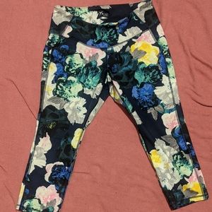 Old Navy Floral Capri Leggings Size Large